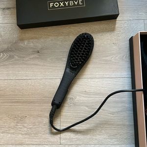Foxybae Straightening Brush